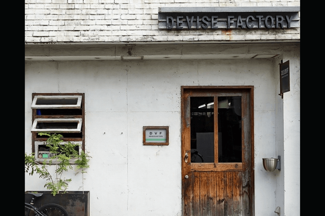 DEVISE FACTORYの空間