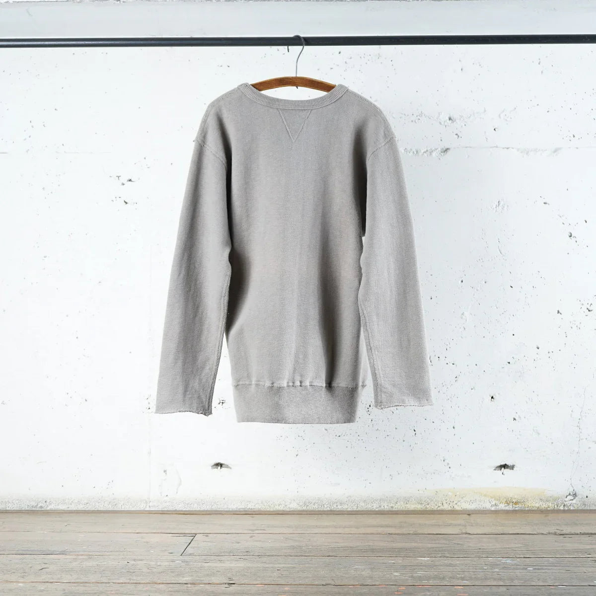 Cotton Cut-Off Sweatshirt with Label - DEVISE FACTORY