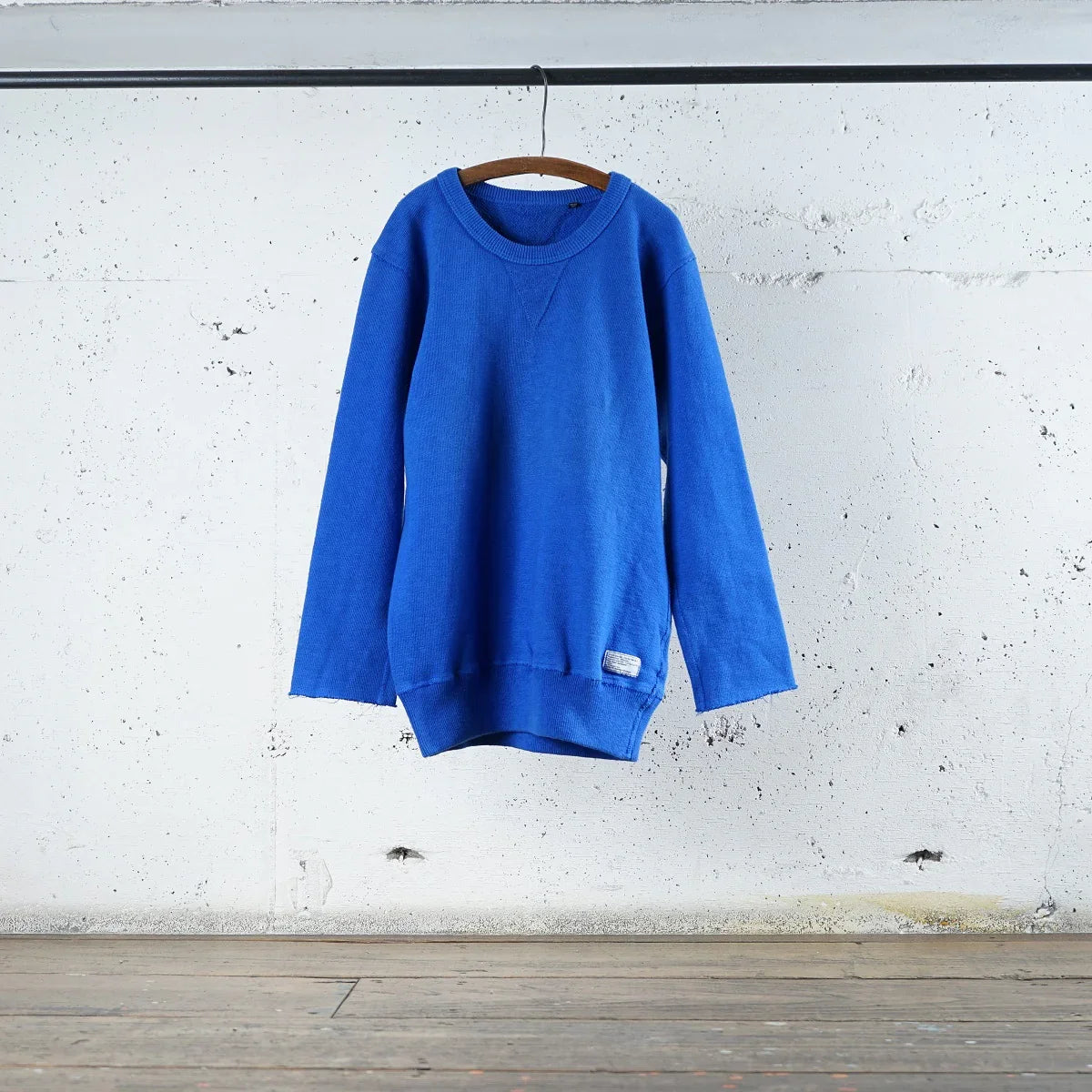Cotton Cut-Off Sweatshirt with Label - DEVISE FACTORY
