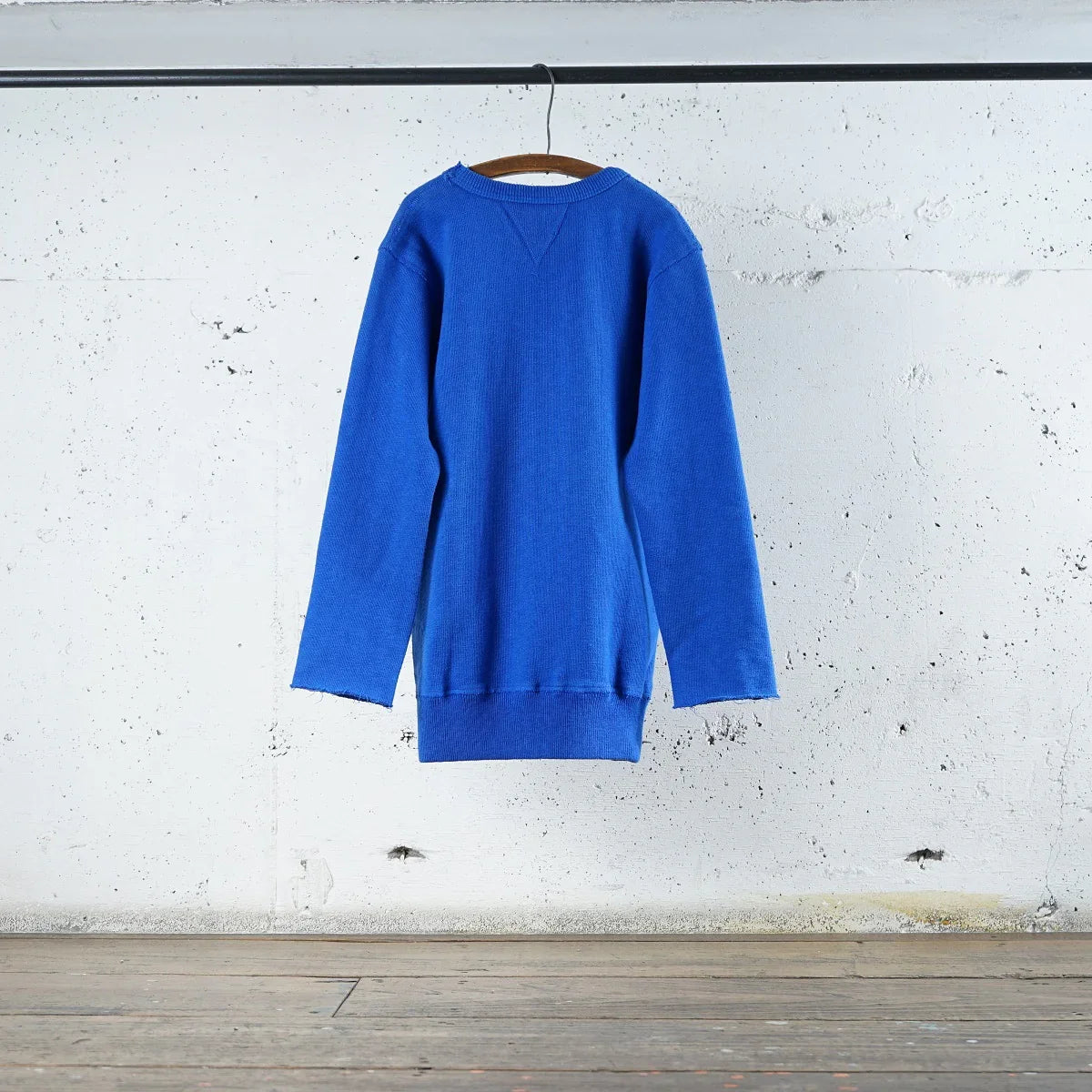 Cotton Cut-Off Sweatshirt with Label - DEVISE FACTORY