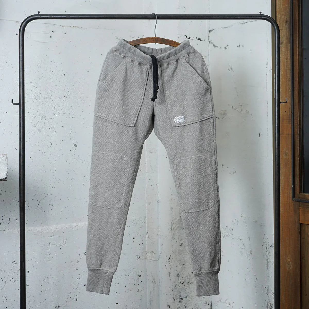 Narrow Sweatpants - DEVISE FACTORY