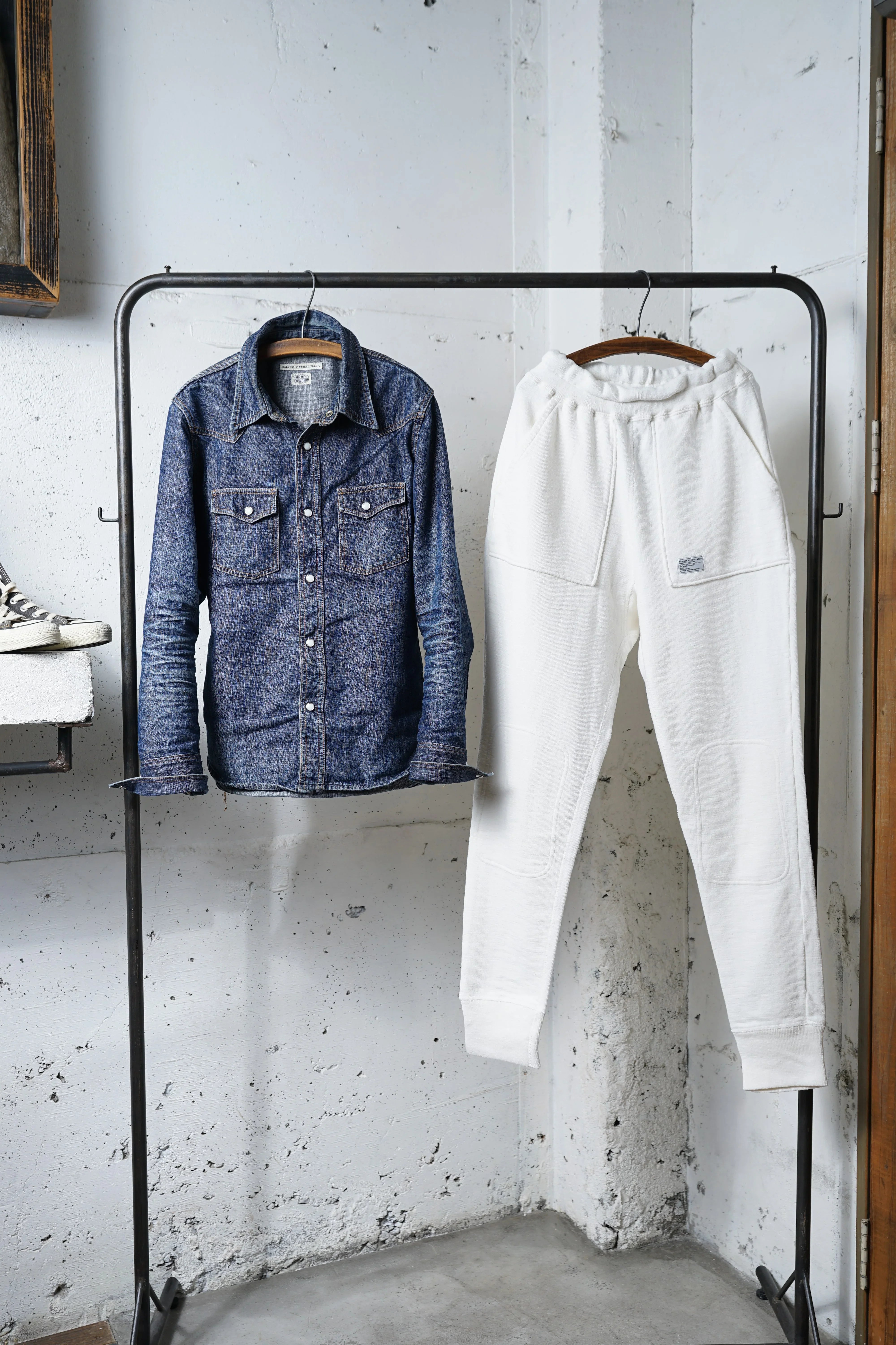 Narrow Sweatpants – DEVISE FACTORY