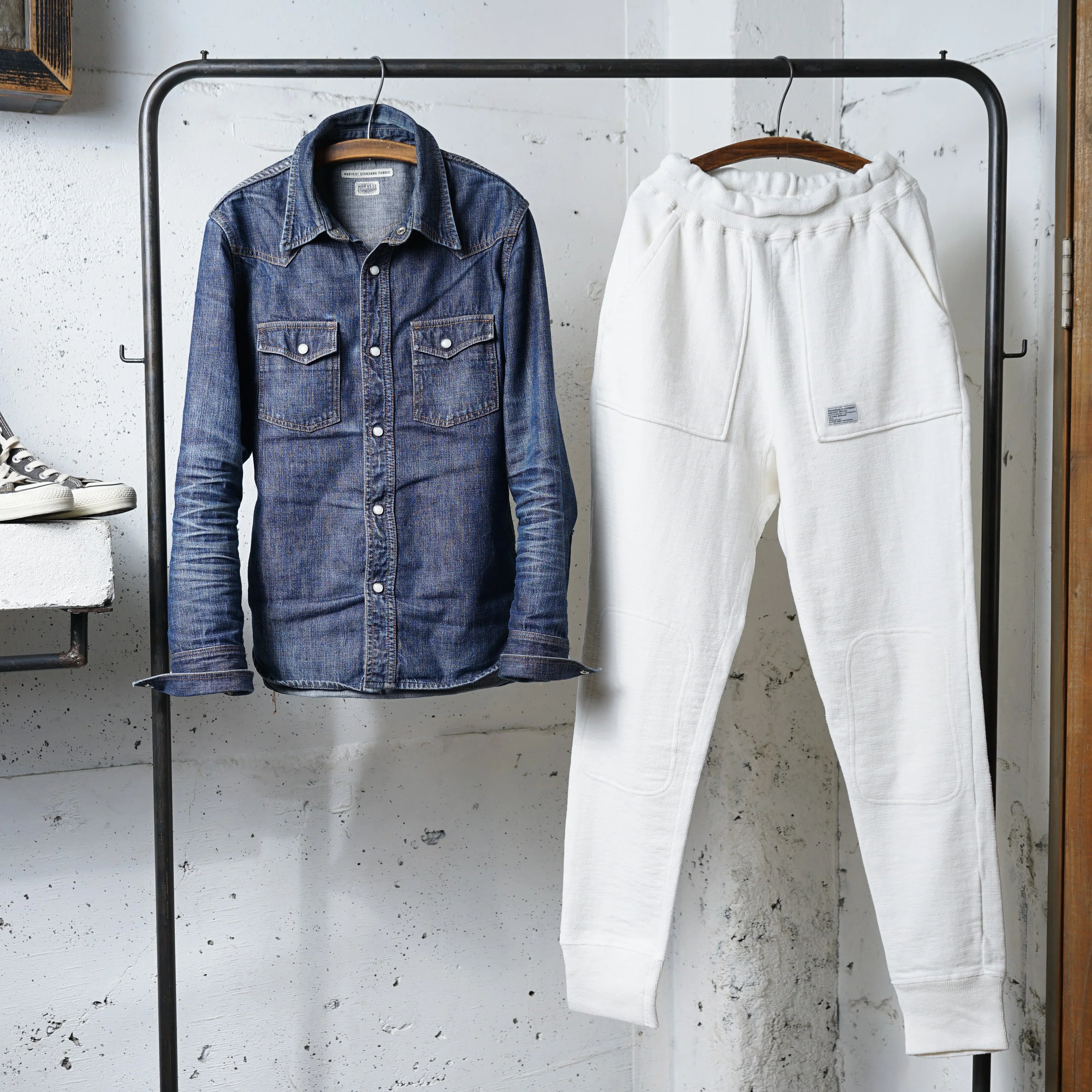 Narrow Sweatpants - DEVISE FACTORY