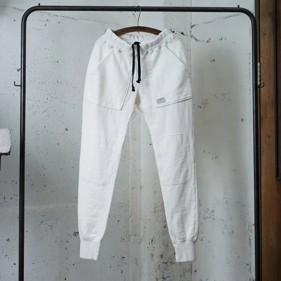 Narrow Sweatpants - DEVISE FACTORY