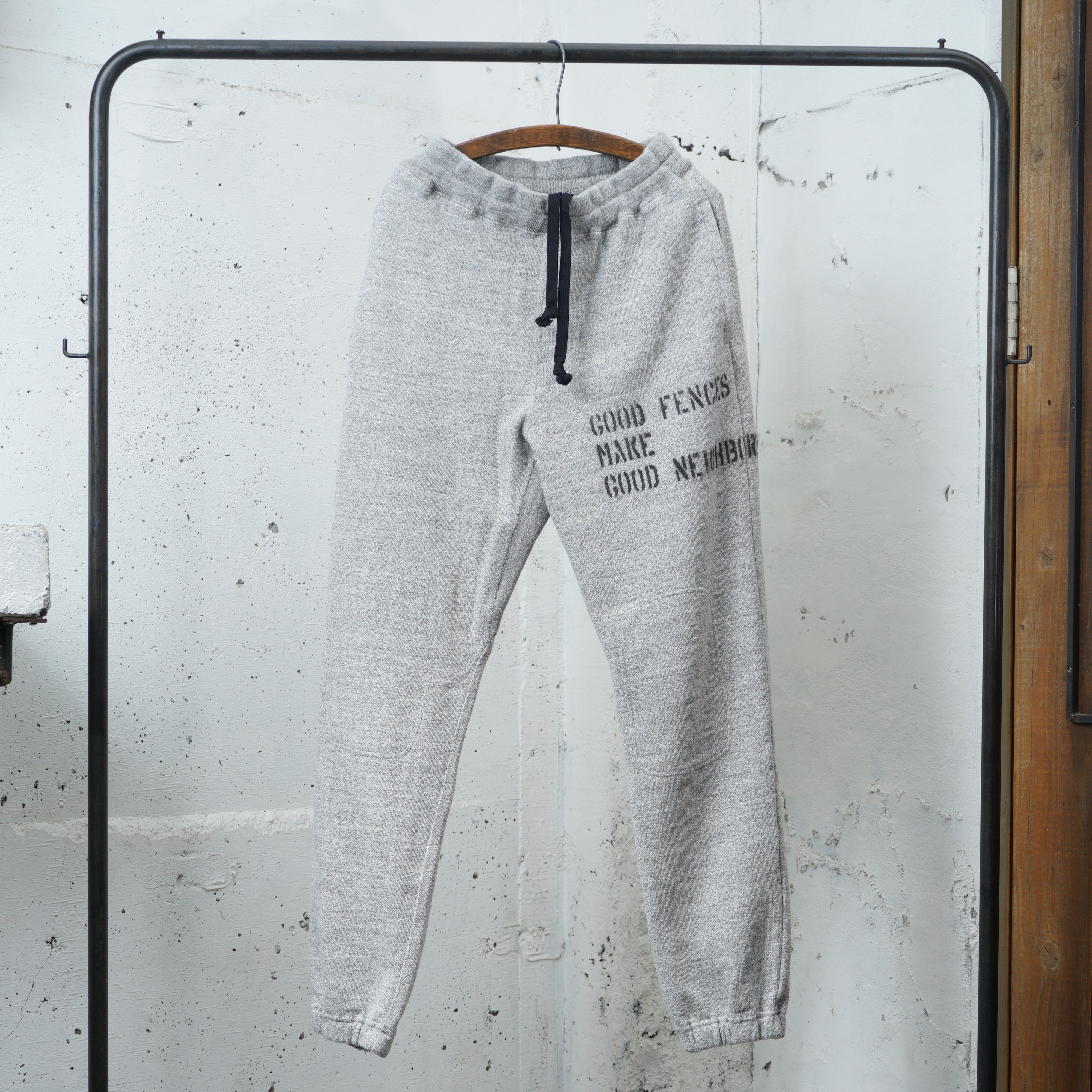 SWEATPANTS – DEVISE FACTORY