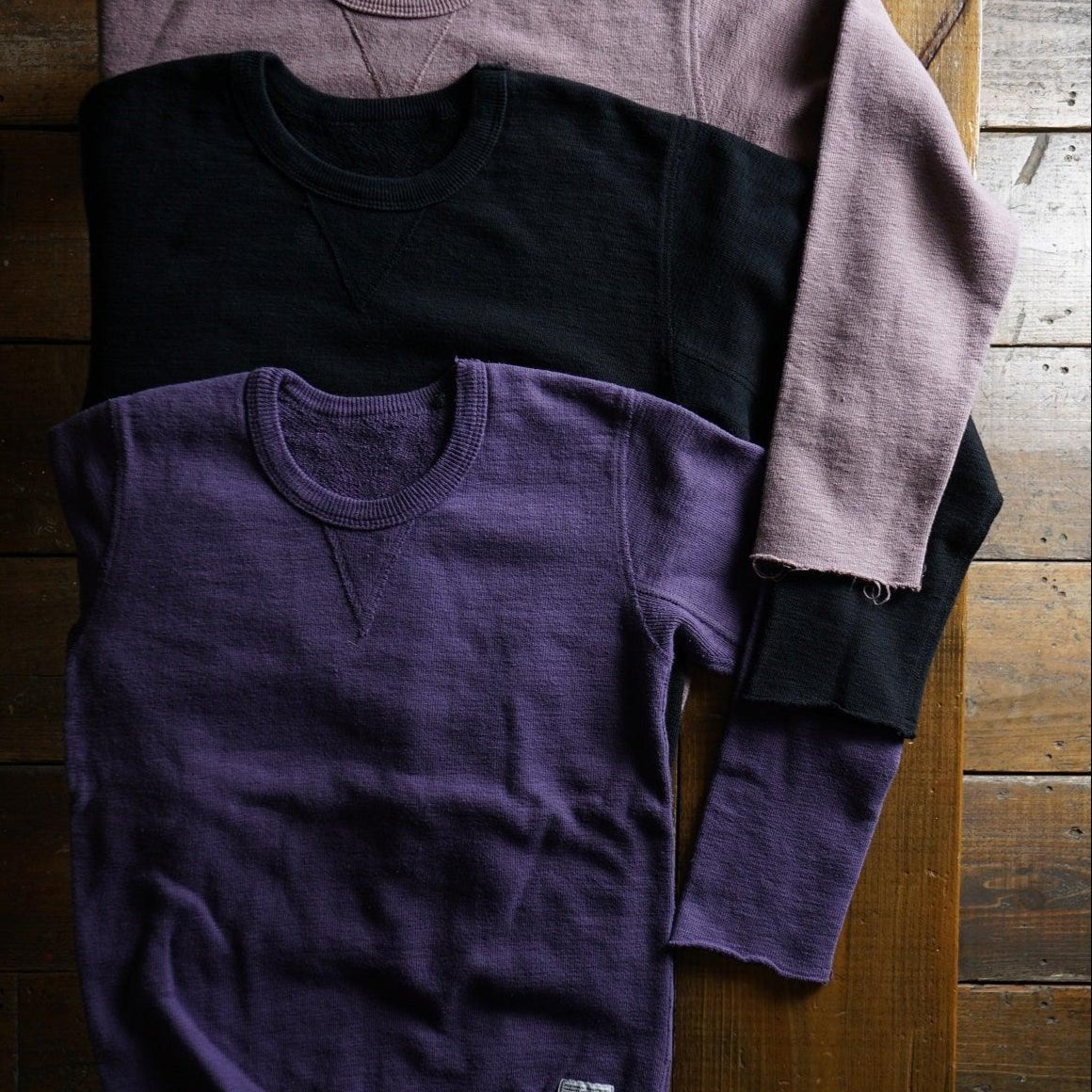 Cotton Cut-Off Sweatshirt with Label - DEVISE FACTORY