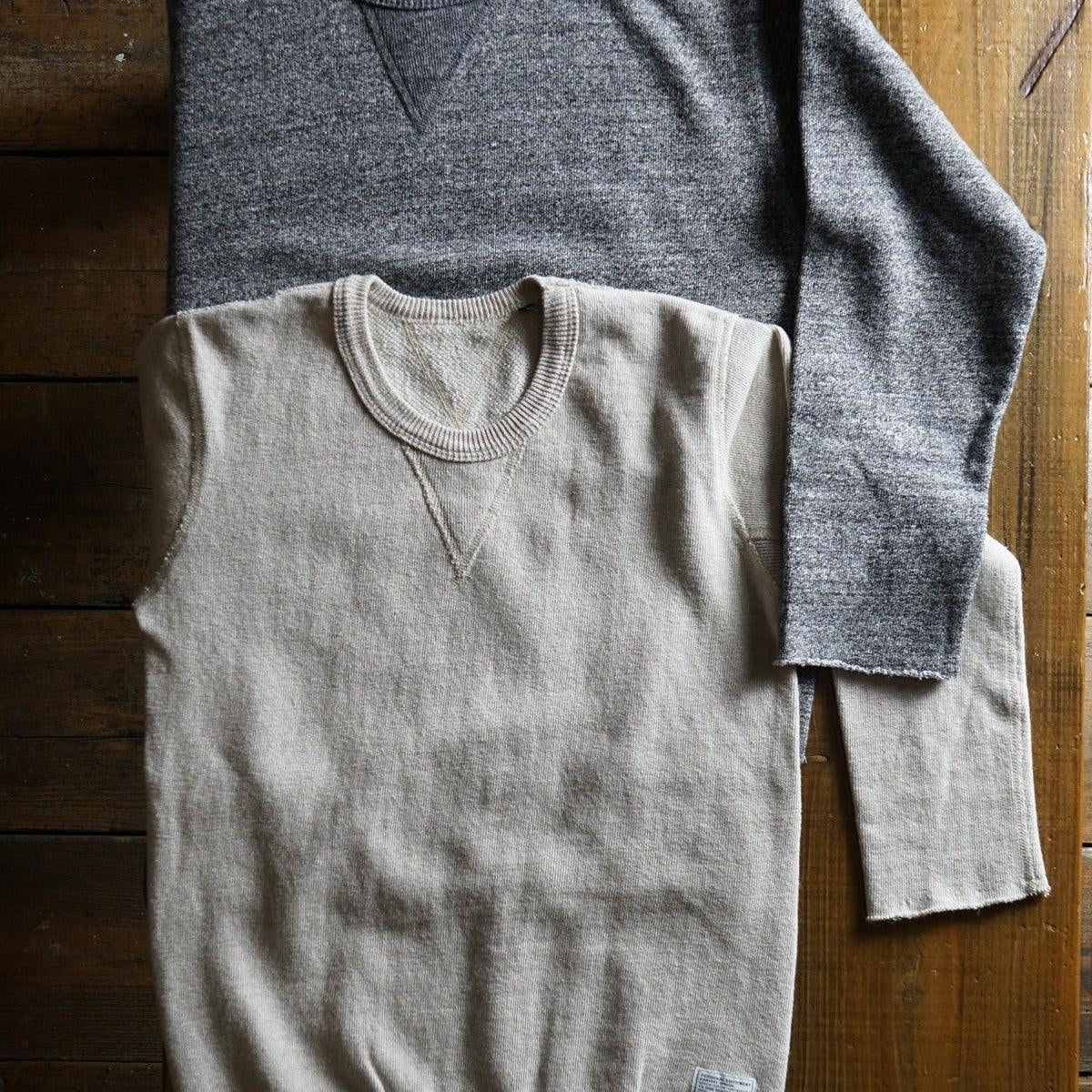 Cotton Cut-Off Sweatshirt with Label - DEVISE FACTORY