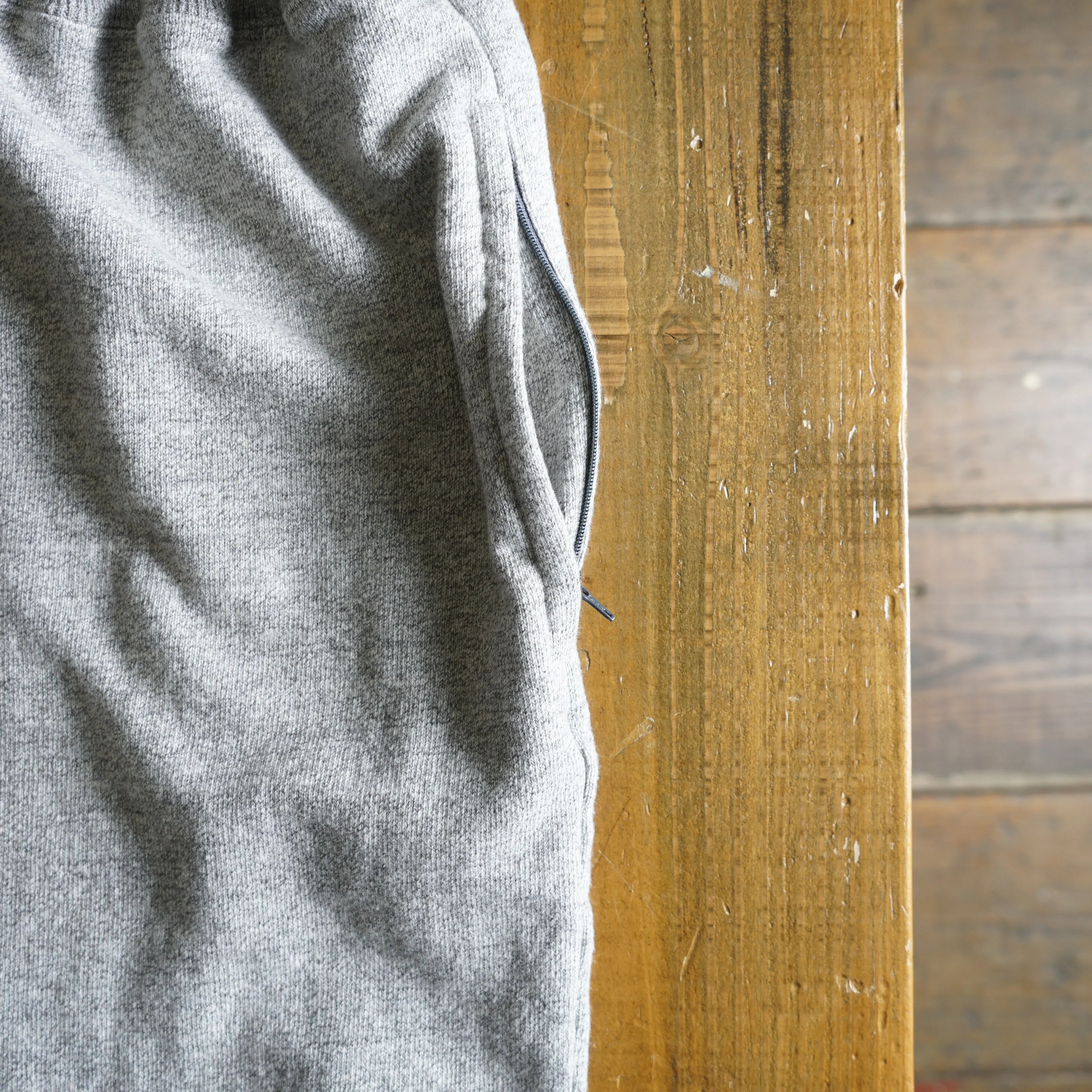 Cotton Cut-Off Shorts with Zip Pocket - DEVISE FACTORY