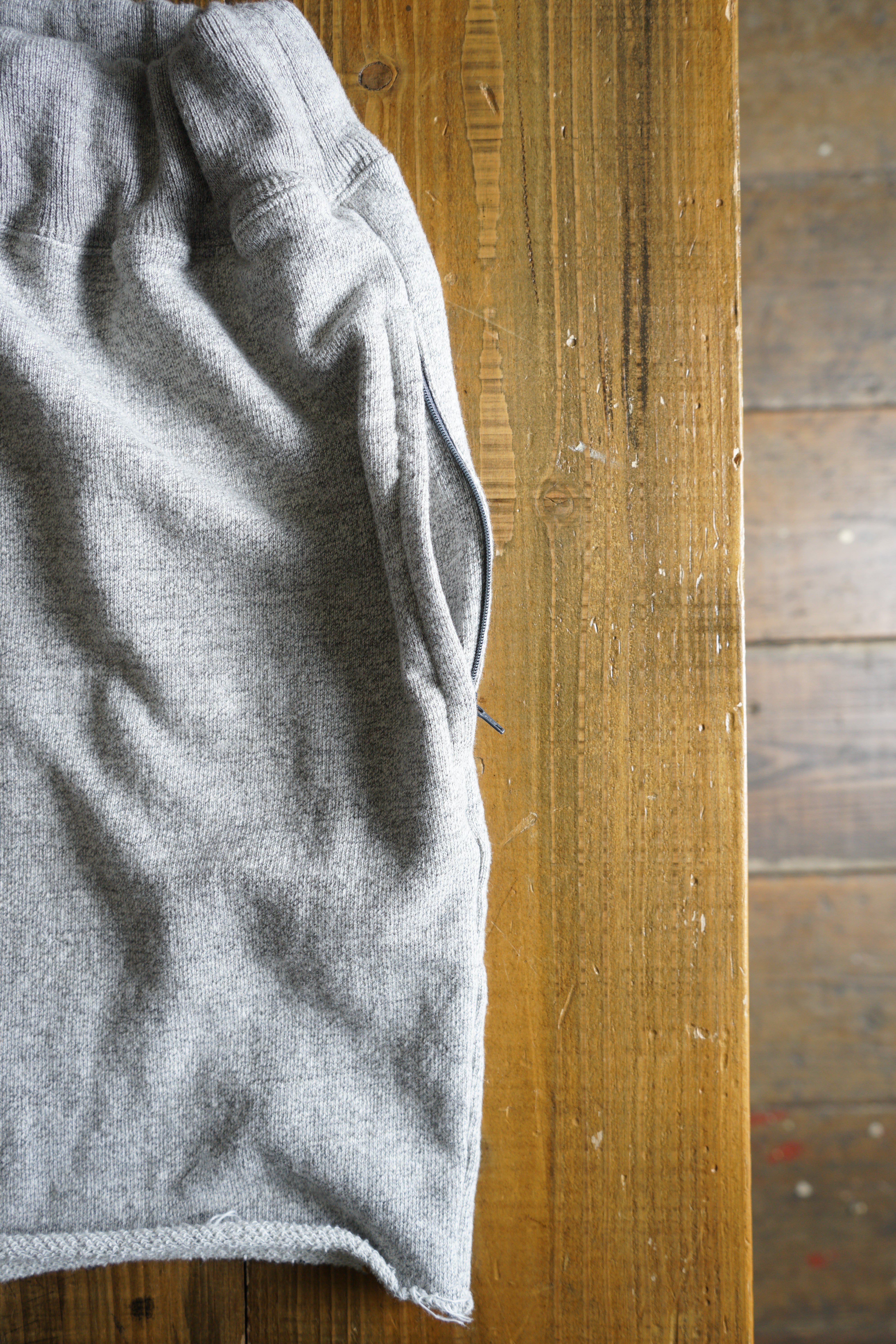 Cotton Cut-Off Shorts with Zip Pocket - DEVISE FACTORY