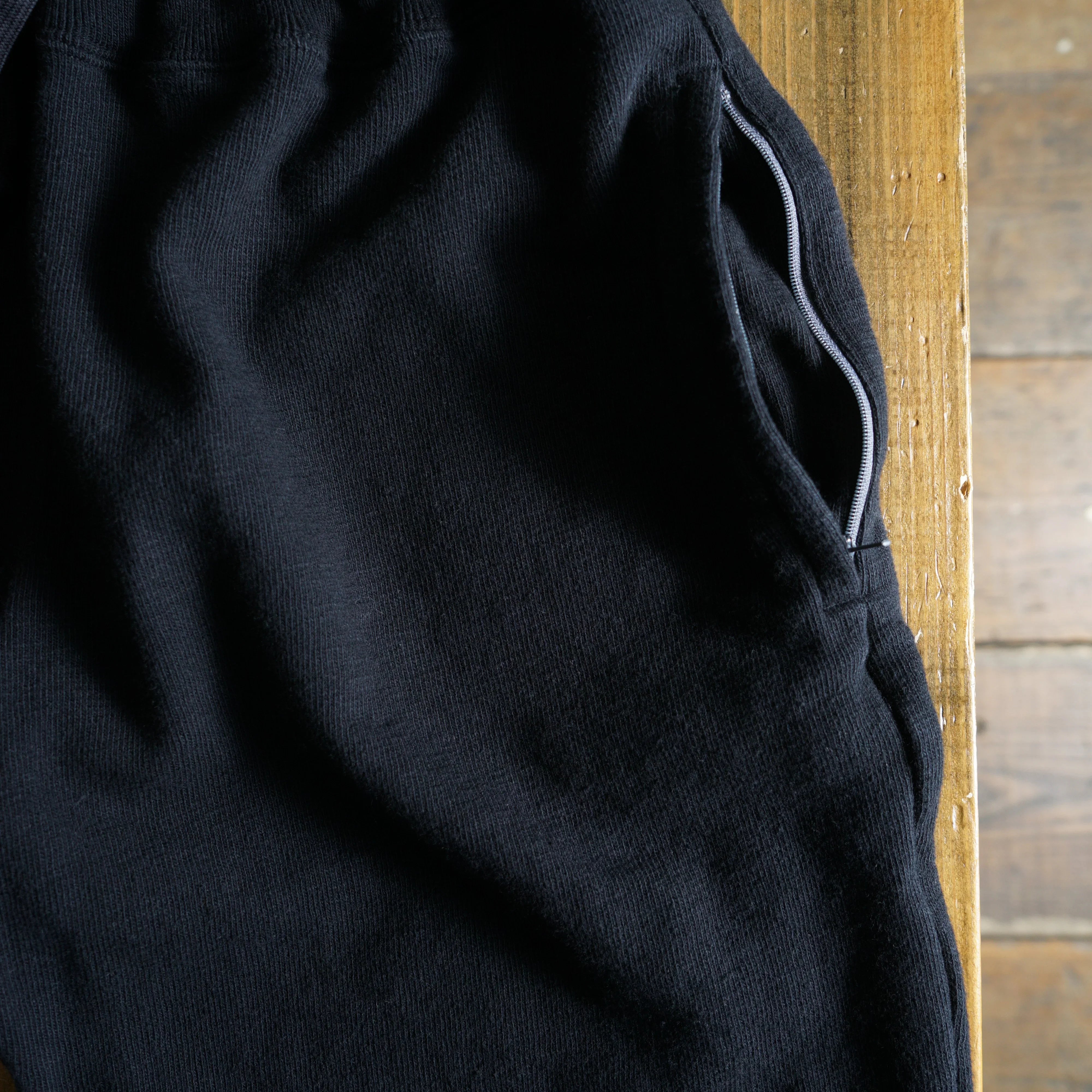 Cotton Cut-Off Shorts with Zip Pocket - DEVISE FACTORY