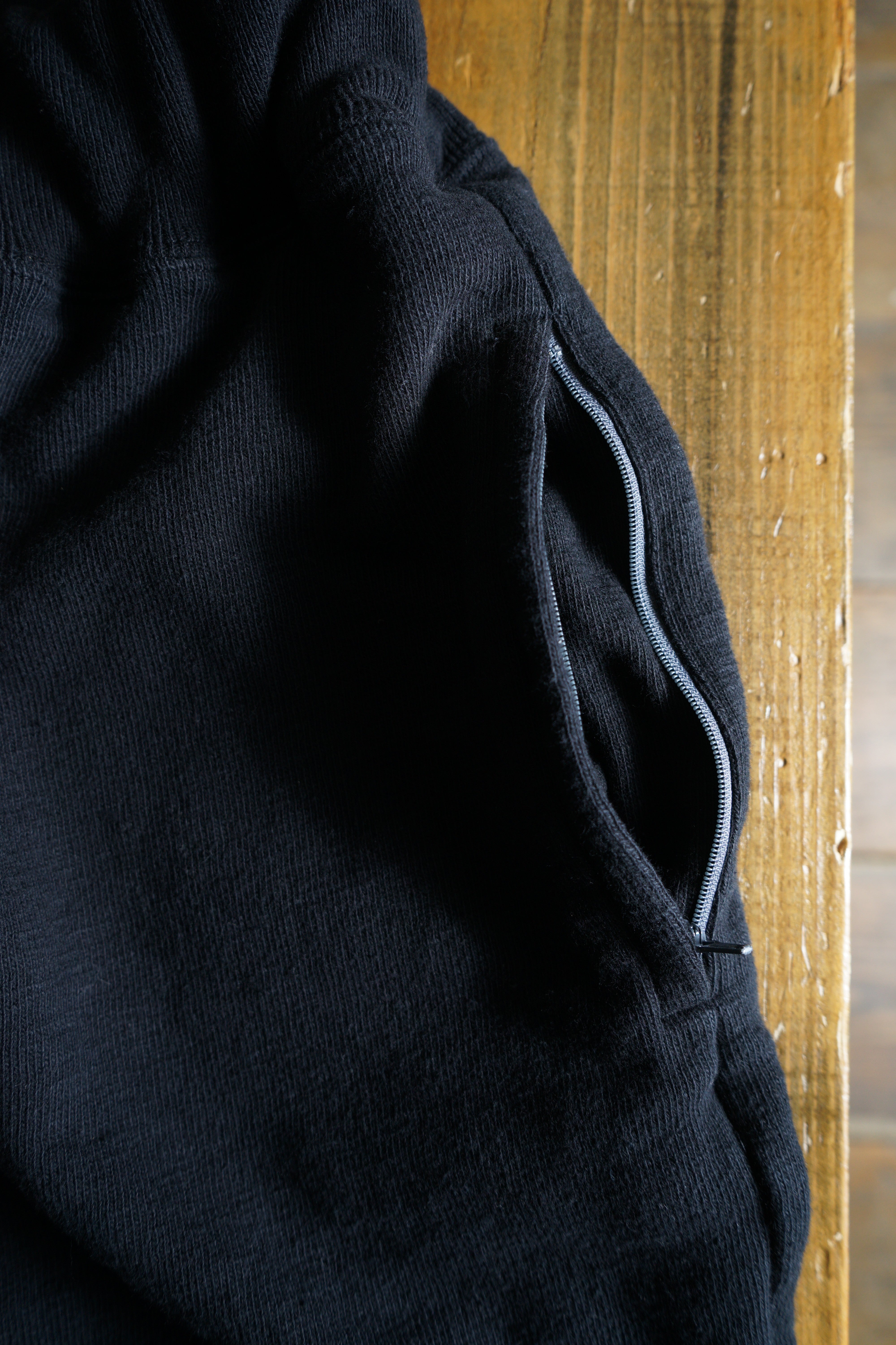 Cotton Cut-Off Shorts with Zip Pocket - DEVISE FACTORY