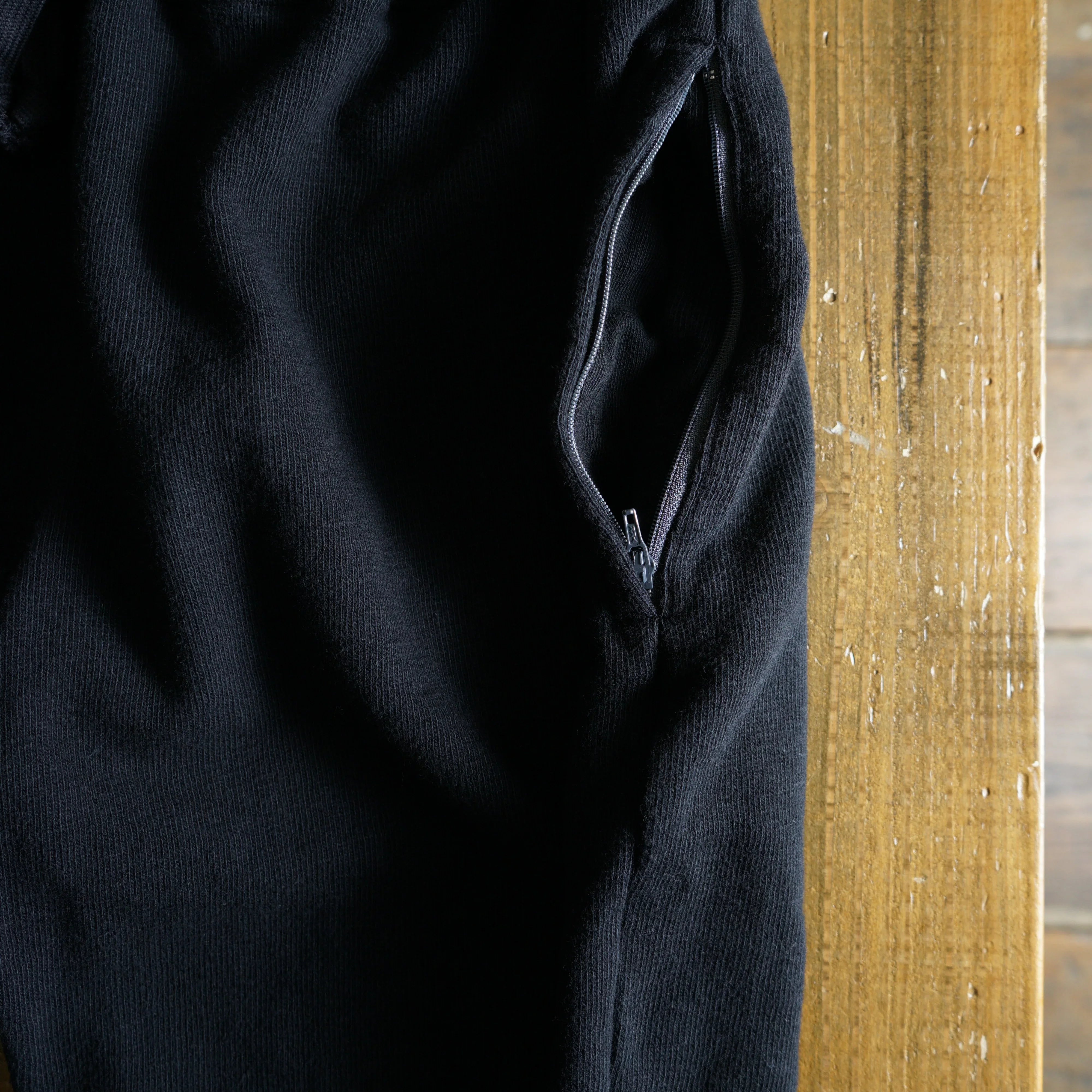 Cotton Cut-Off Shorts with Zip Pocket - DEVISE FACTORY