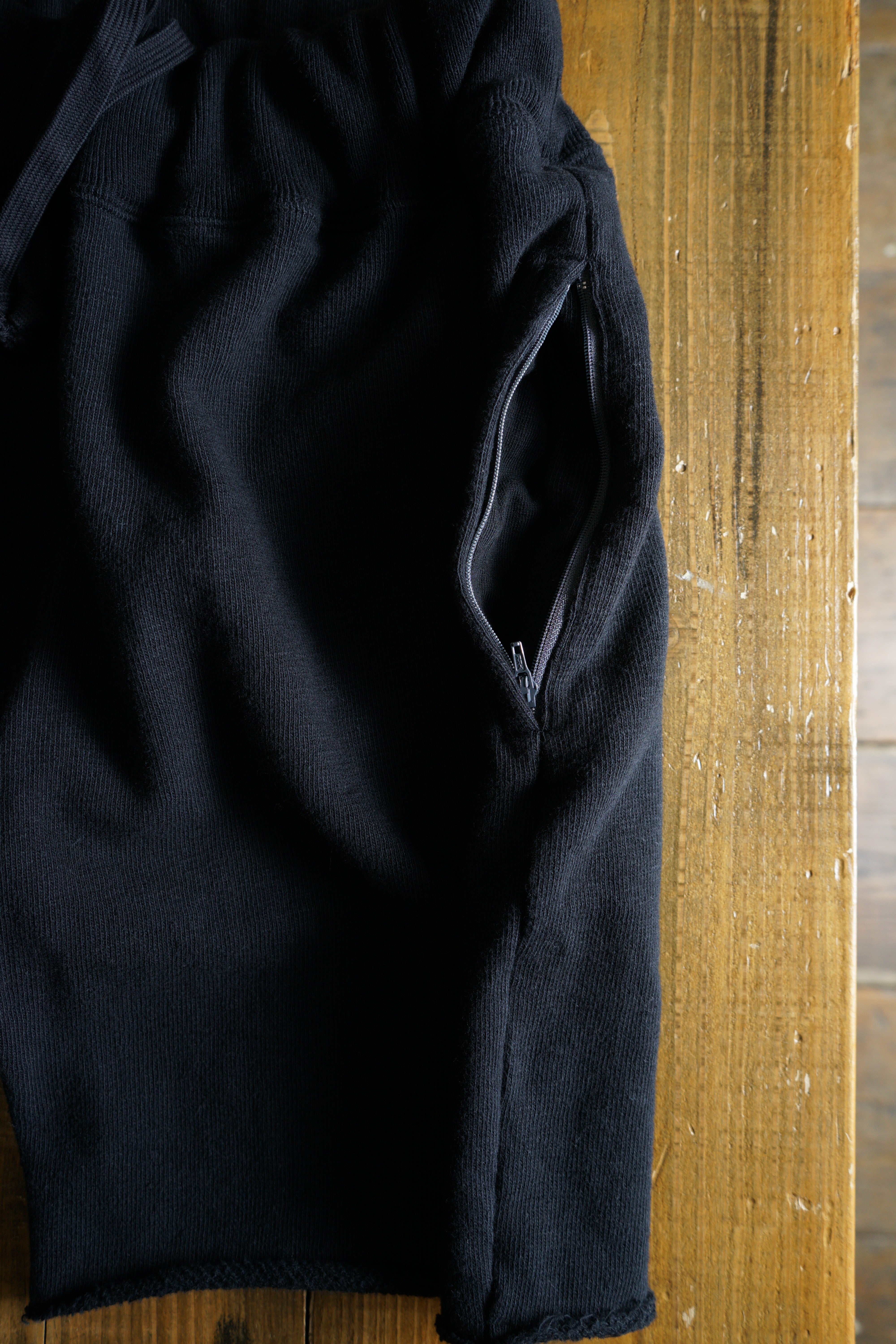 Cotton Cut-Off Shorts with Zip Pocket - DEVISE FACTORY