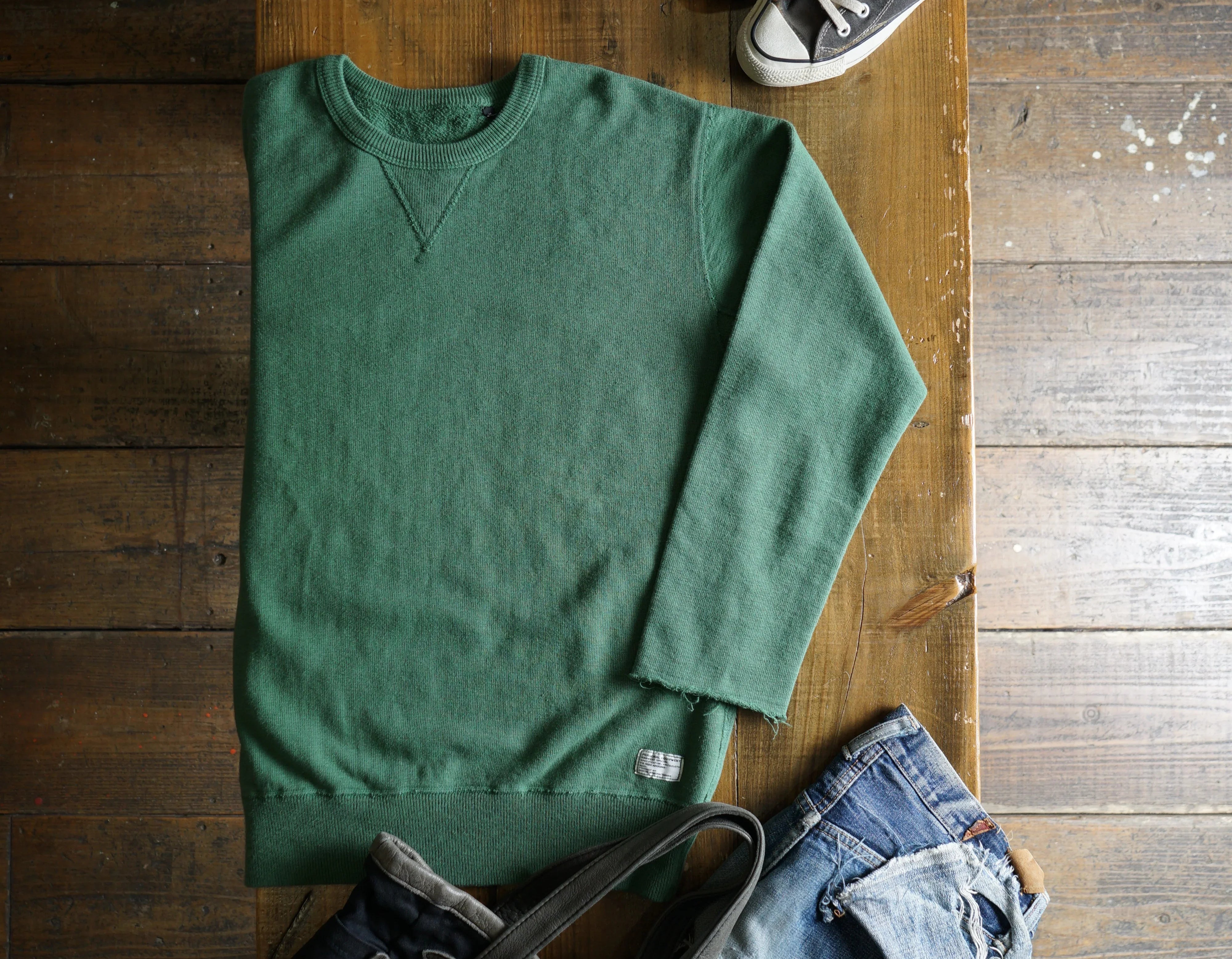 Cotton Cut-Off Sweatshirt with Label - DEVISE FACTORY