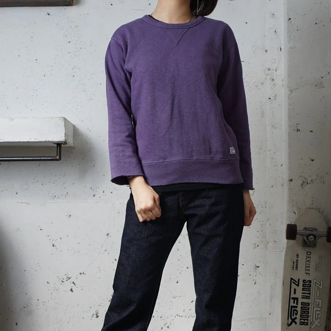 Cotton Cut-Off Sweatshirt with Label - DEVISE FACTORY