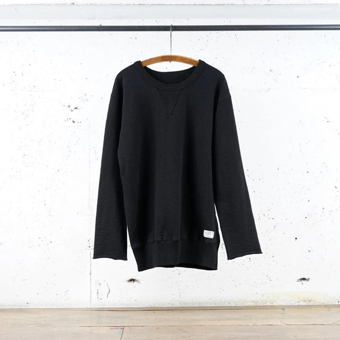 Cotton Cut-Off Sweatshirt with Label - DEVISE FACTORY
