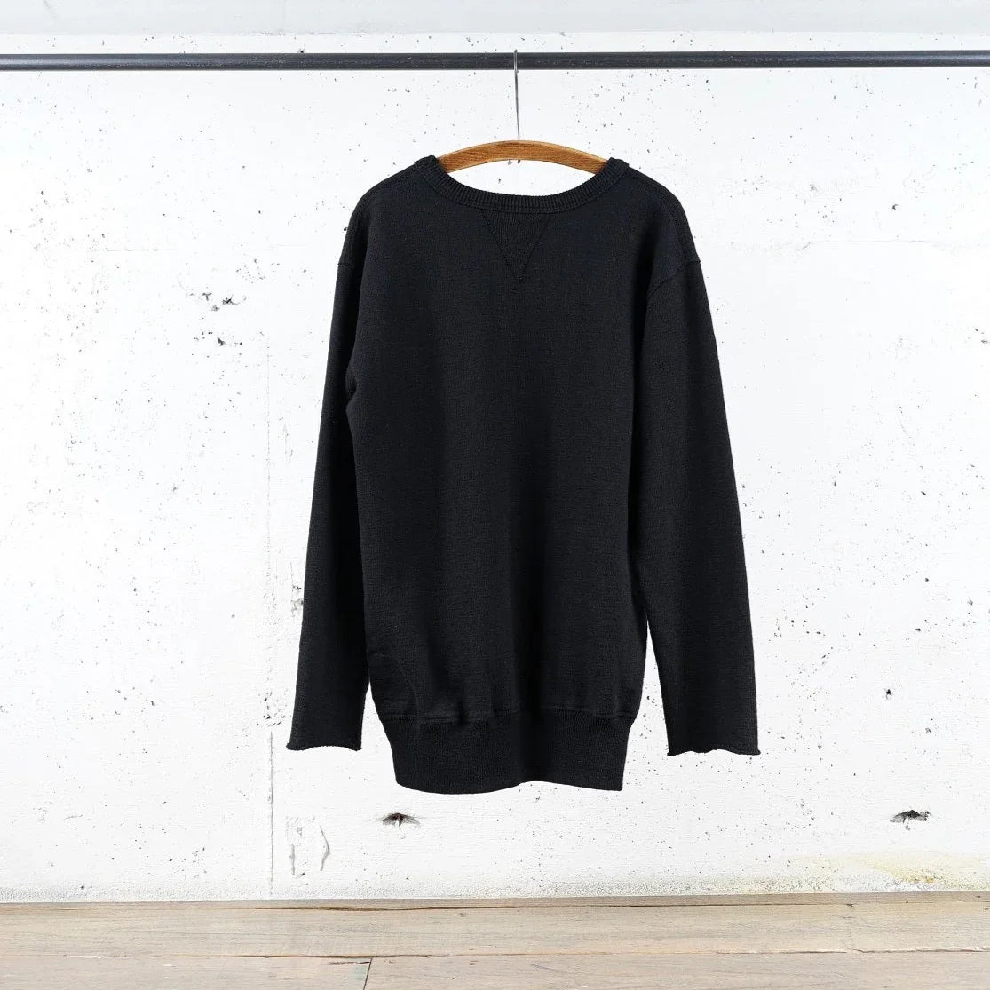 Cotton Cut-Off Sweatshirt with Label - DEVISE FACTORY