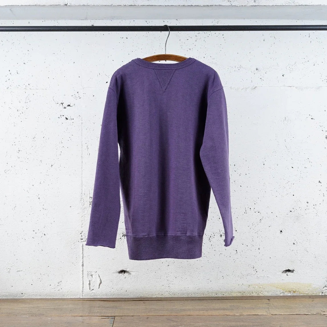 Cotton Cut-Off Sweatshirt with Label - DEVISE FACTORY
